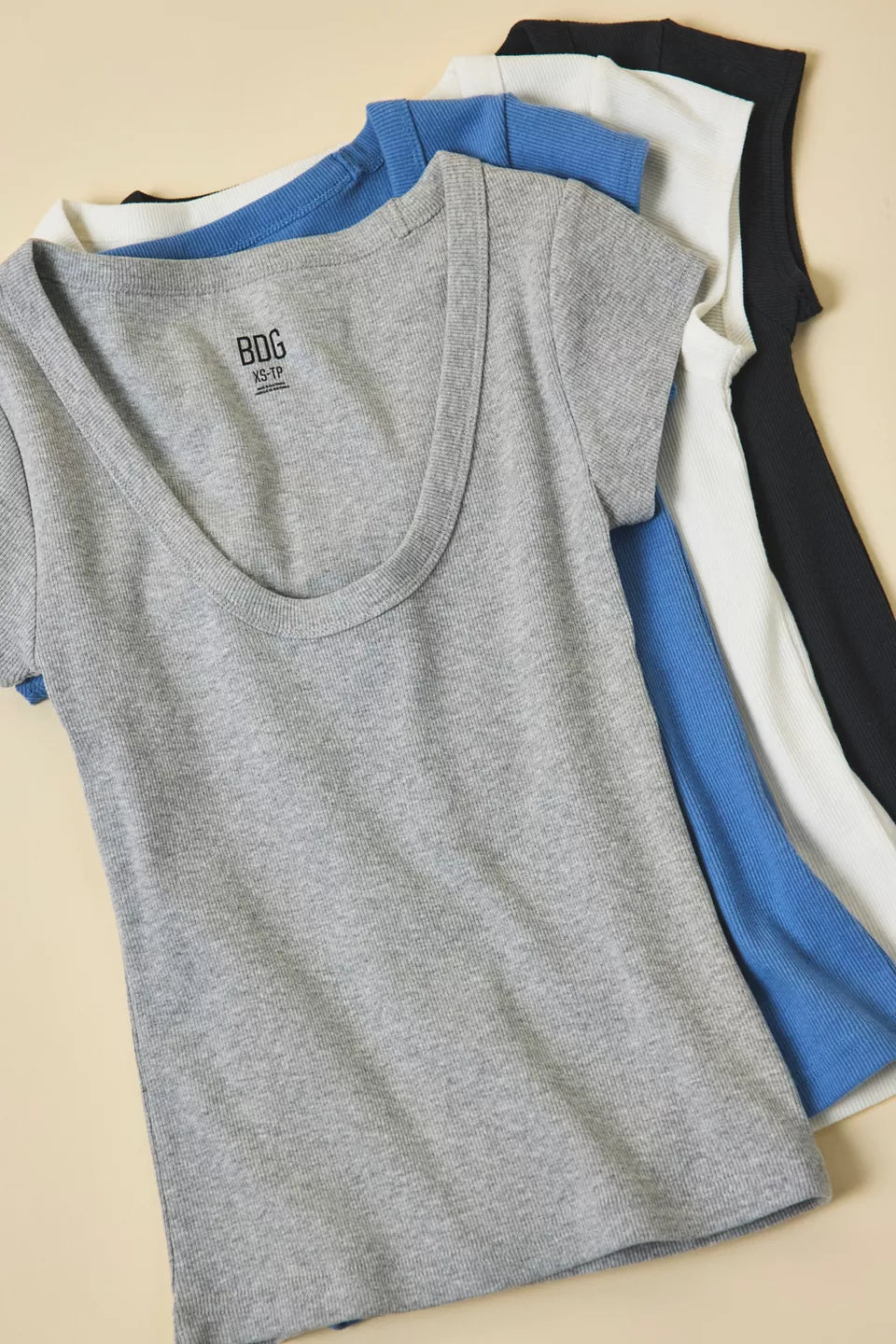 Women's Off-Duty Ribbed Scoop Neck Short Sleeve Tee