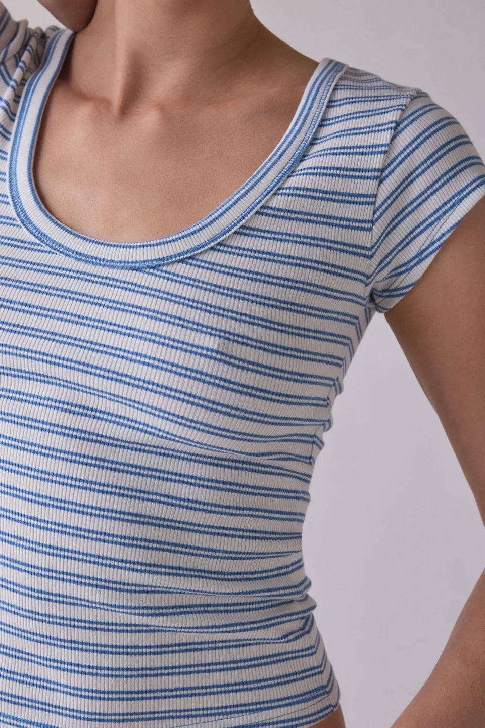 Women's Off-Duty Ribbed Scoop Neck Short Sleeve Tee
