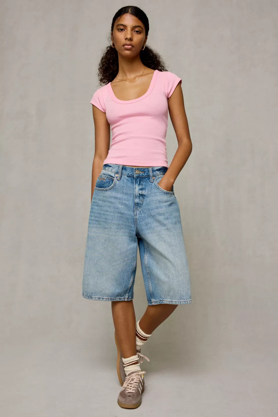 Women's Off-Duty Ribbed Scoop Neck Short Sleeve Tee